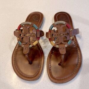 TORY BURCH THONG EMBROIDERED VEG LEATHER SANDAL